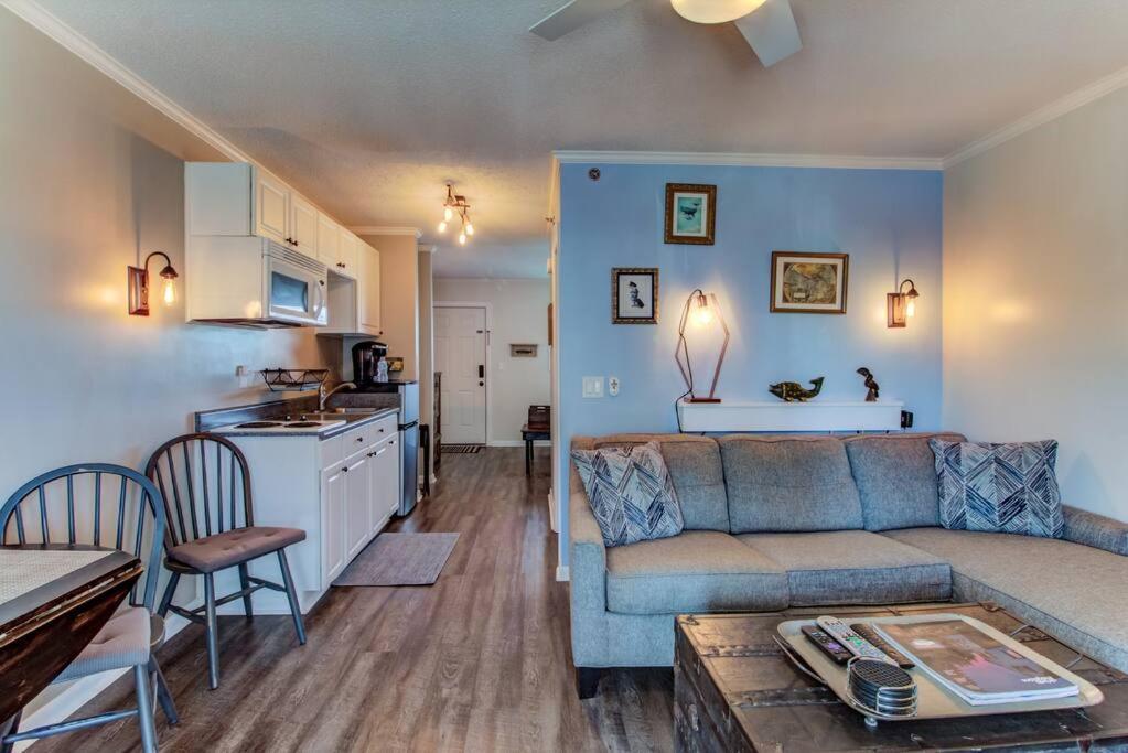 Apartamento Kraken'S Den * Oceanview * Steps To Ocean * Pool Carolina Beach Exterior foto