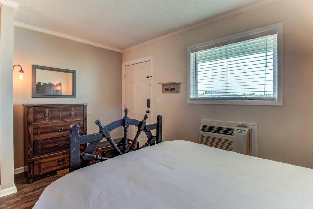 Apartamento Kraken'S Den * Oceanview * Steps To Ocean * Pool Carolina Beach Exterior foto